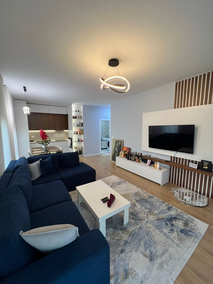 Shitet apartament 1+1 tek kompleksi 5D afer TV Klan