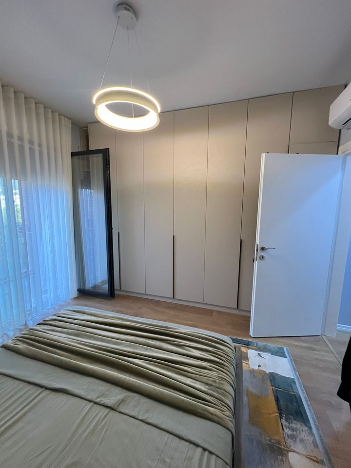 Shitet apartament 1+1 tek kompleksi 5D afer TV Klan