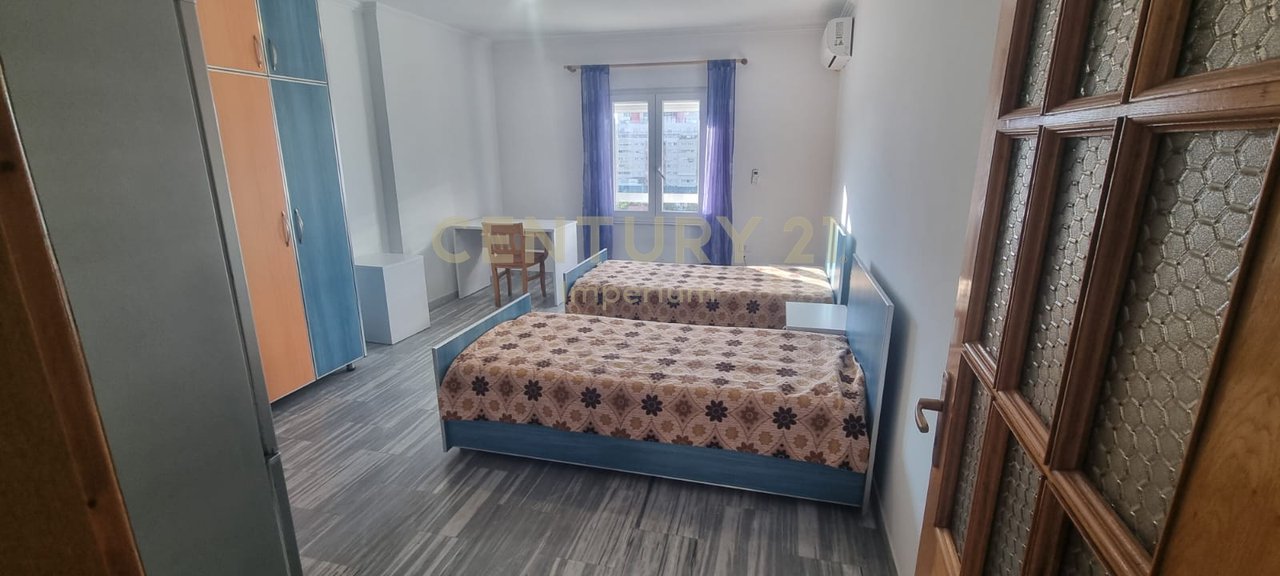 Apartament 2+1 me kuzhinë të veçuar dhe 2 ballkone për QIRA – Laprakë, Tiranë