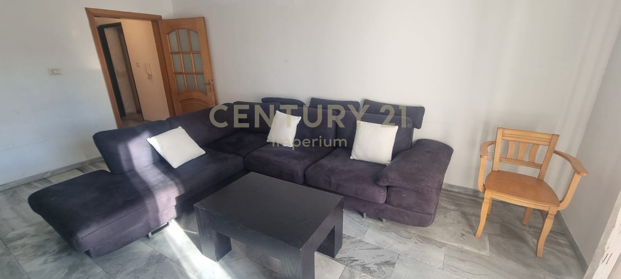 Apartament 2+1 me kuzhinë të veçuar dhe 2 ballkone për QIRA – Laprakë, Tiranë