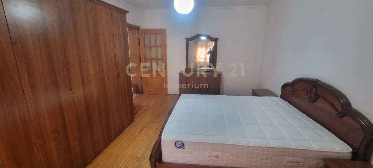 Apartament 2+1 me kuzhinë të veçuar dhe 2 ballkone për QIRA – Laprakë, Tiranë