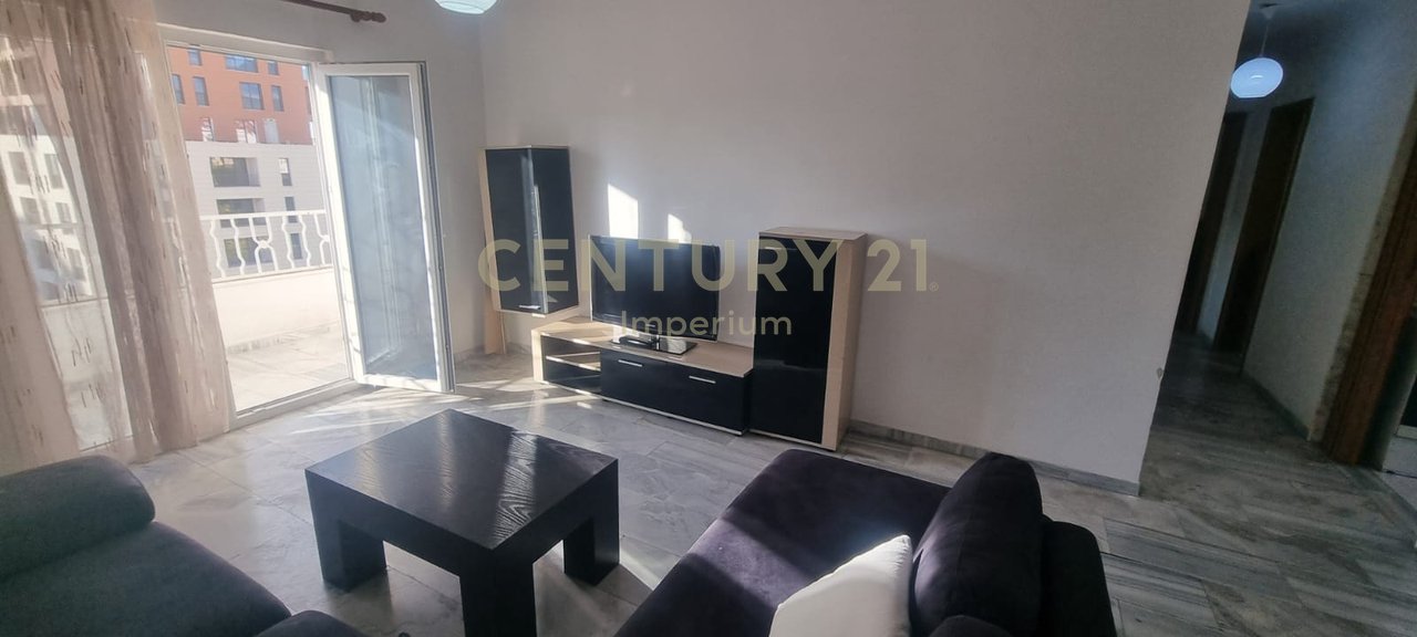 Apartament 2+1 me kuzhinë të veçuar dhe 2 ballkone për QIRA – Laprakë, Tiranë