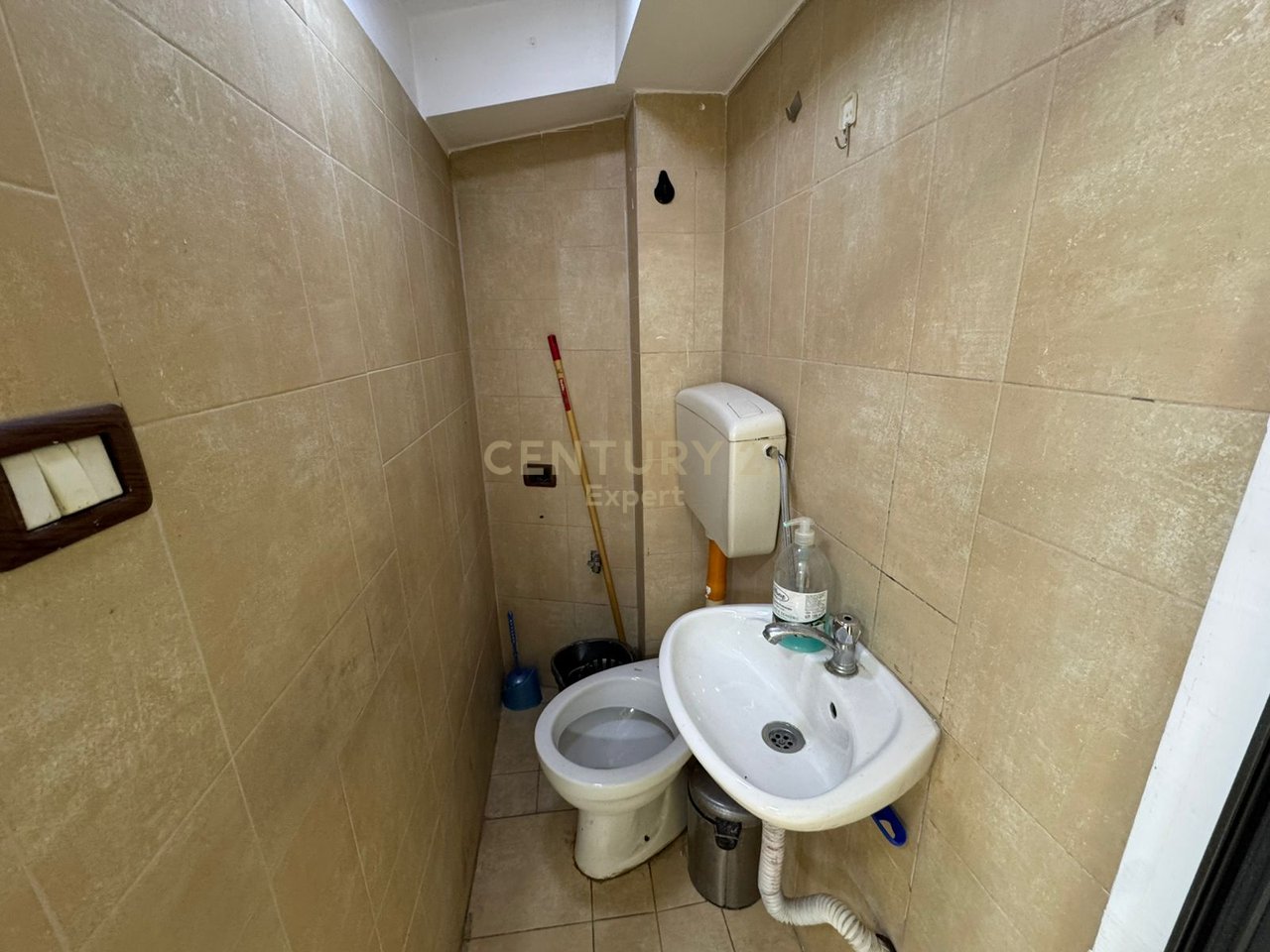 COMMERCIAL SPACE FOR RENT ON DURRESI STREET