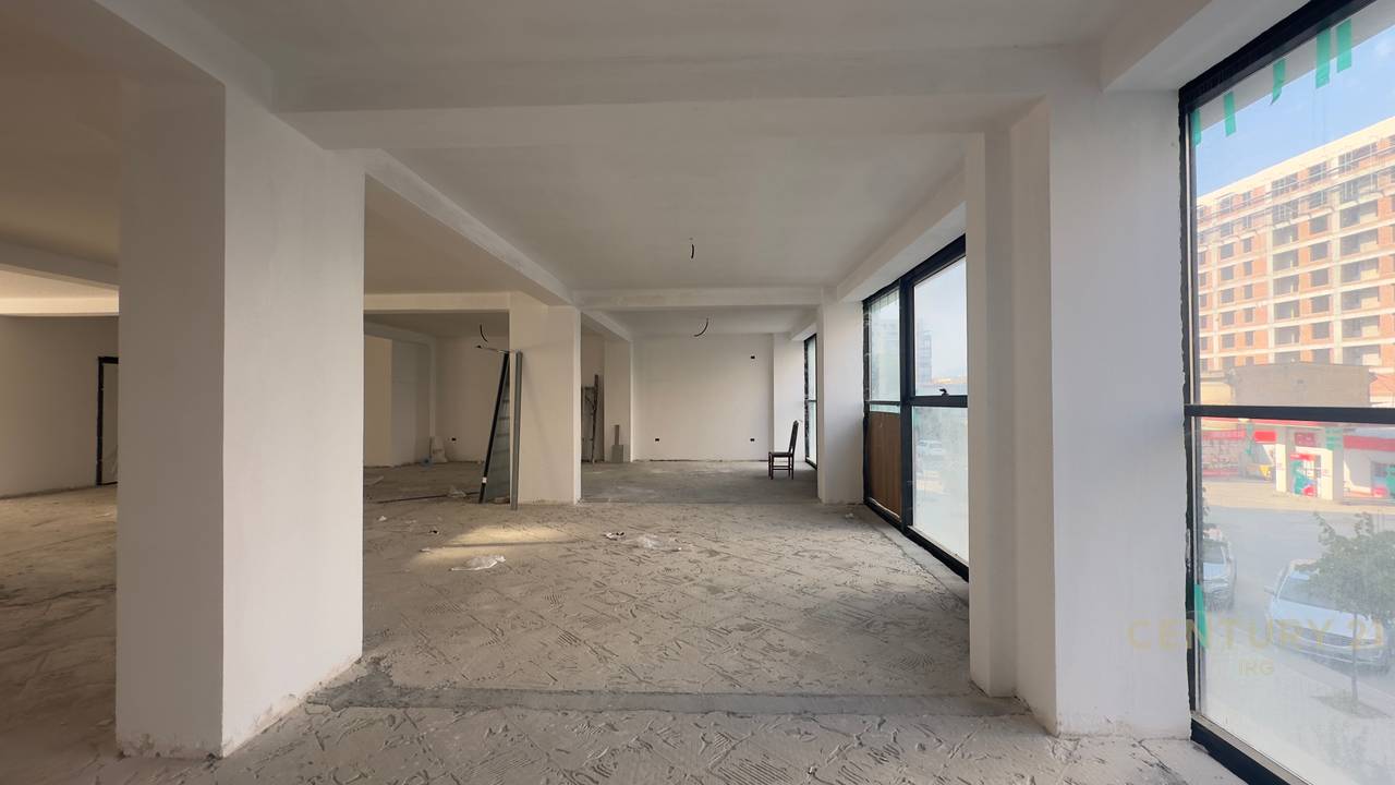 Locale Commerciale in Vendita a Ish Parku, Tirana - 850000€ | 395 m²