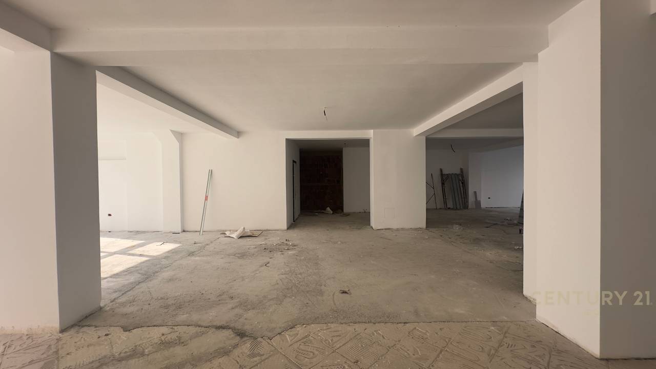 Locale Commerciale in Vendita a Ish Parku, Tirana - 850000€ | 395 m²