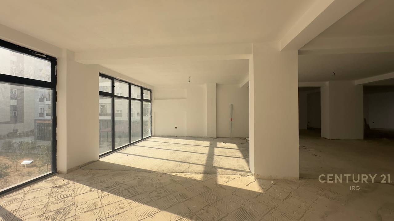 Locale Commerciale in Vendita a Ish Parku, Tirana - 850000€ | 395 m²