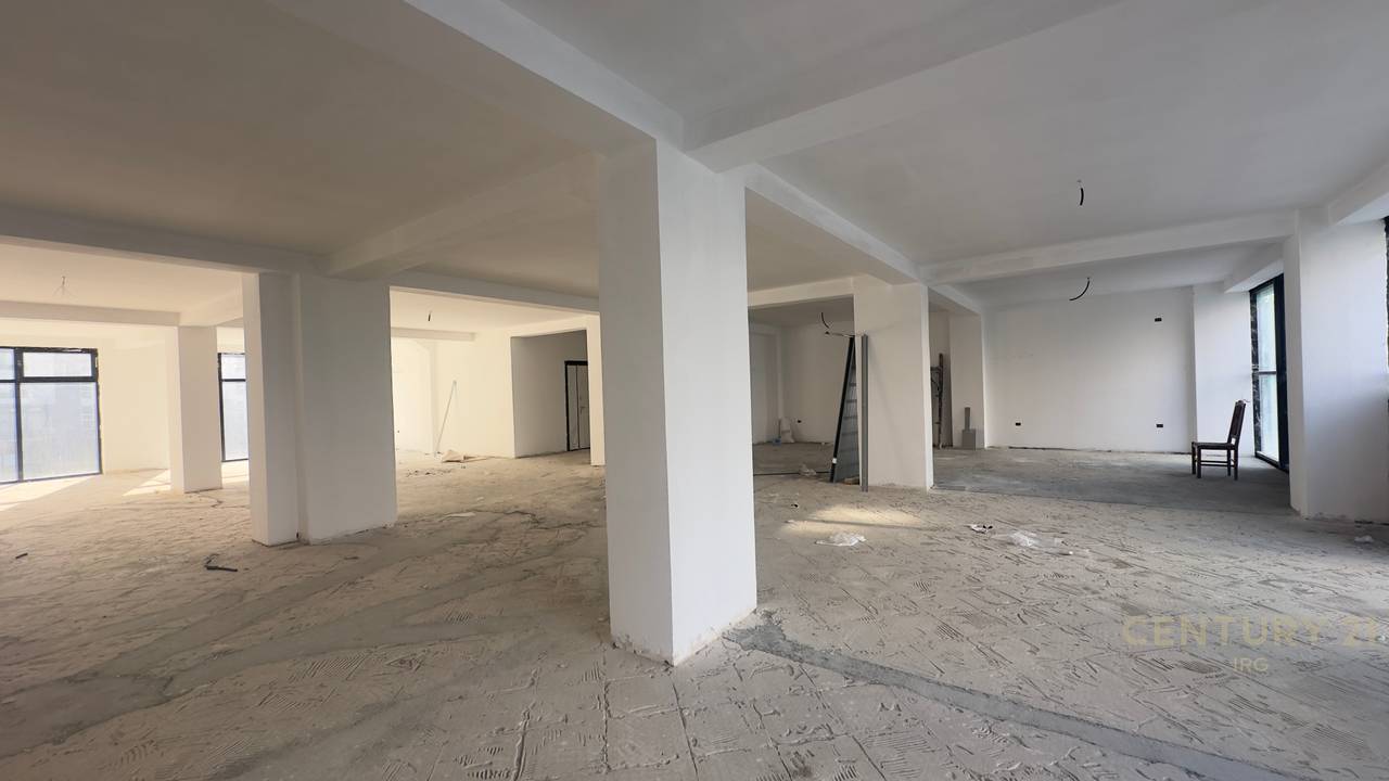 Locale Commerciale in Vendita a Ish Parku, Tirana - 850000€ | 395 m²