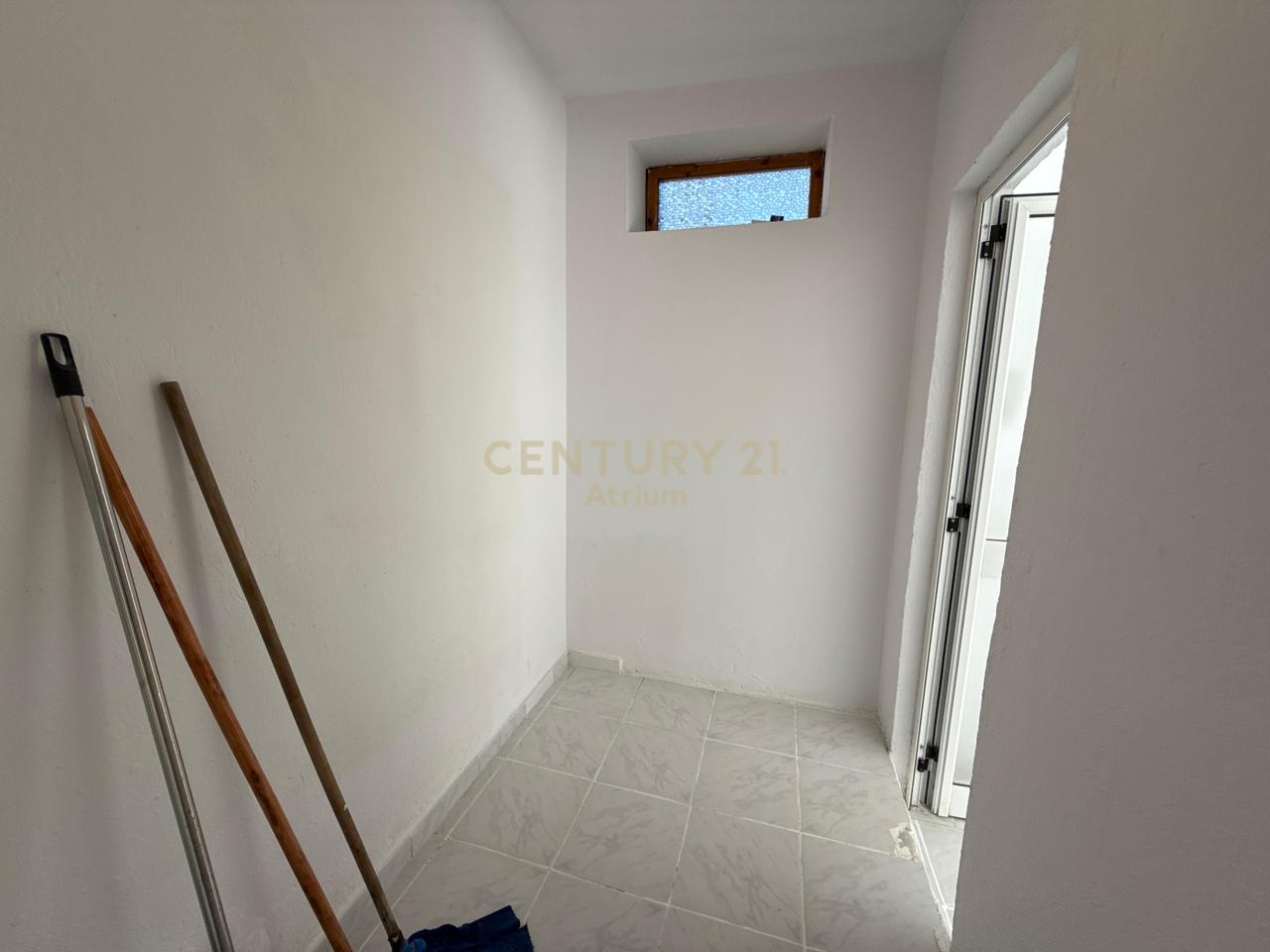 LOCALE COMMERCIALE IN AFFITTO VICINO ALLA STAZIONE DI POLIZIA N. 1!