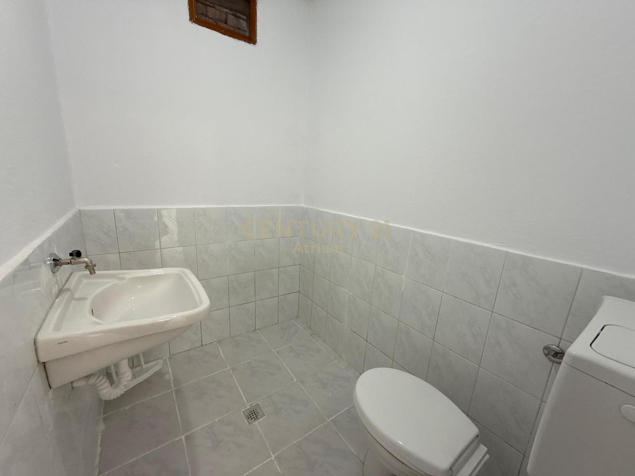 LOCALE COMMERCIALE IN AFFITTO VICINO ALLA STAZIONE DI POLIZIA N. 1!