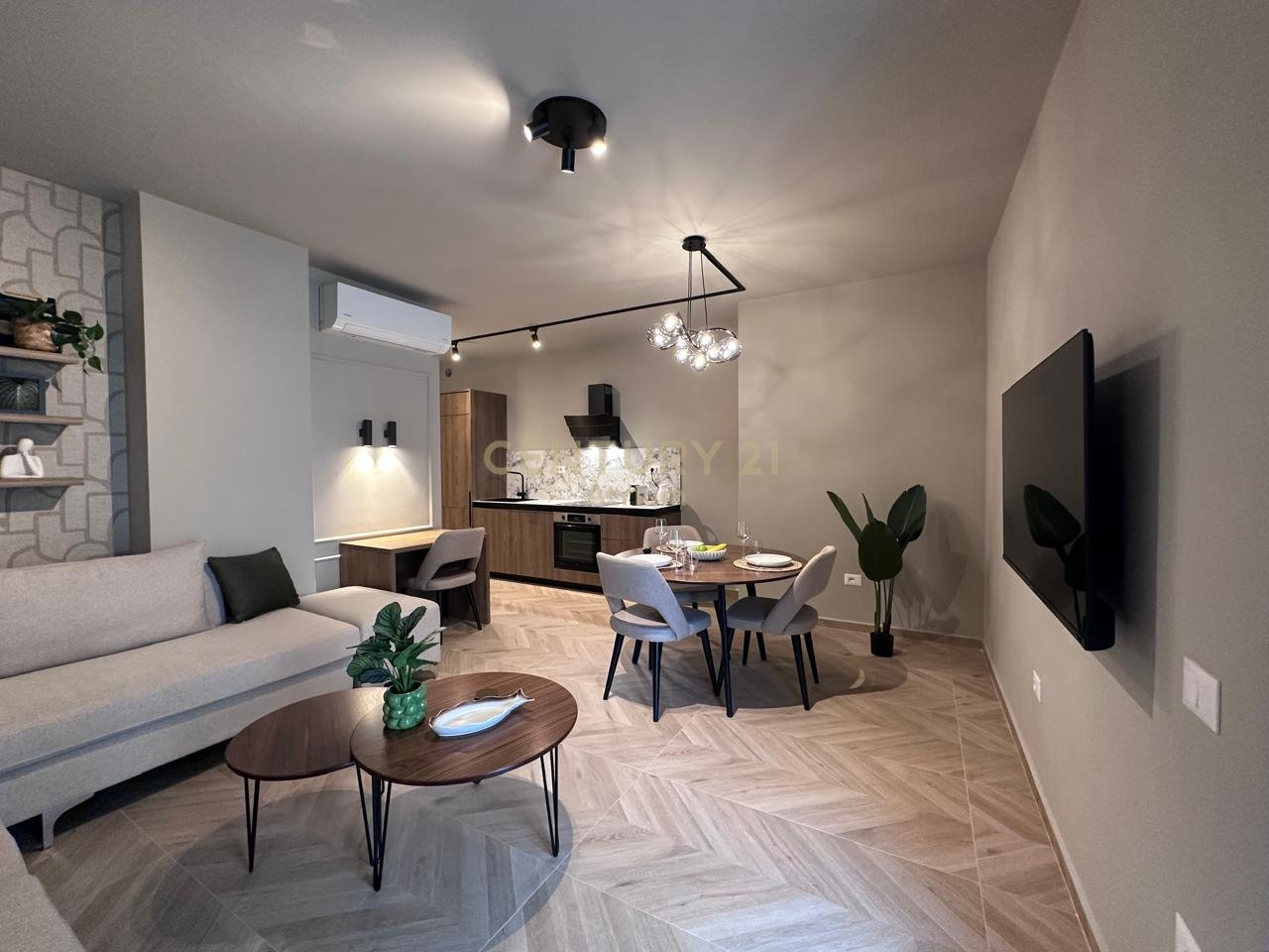 Apartament 1+1 Me Qira në Periferia Sarandë - 600€ | 70 m²