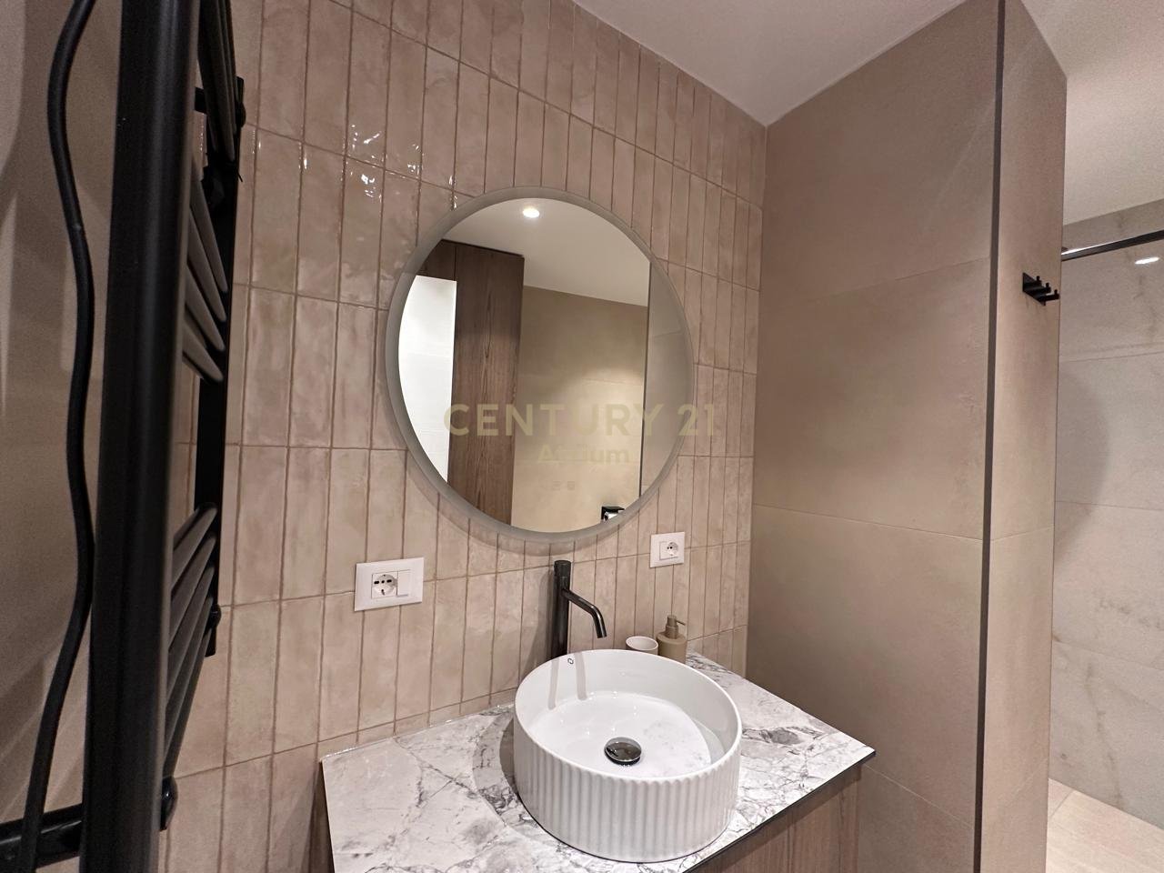 Apartament 1+1 Me Qira në Periferia Sarandë - 600€ | 70 m²