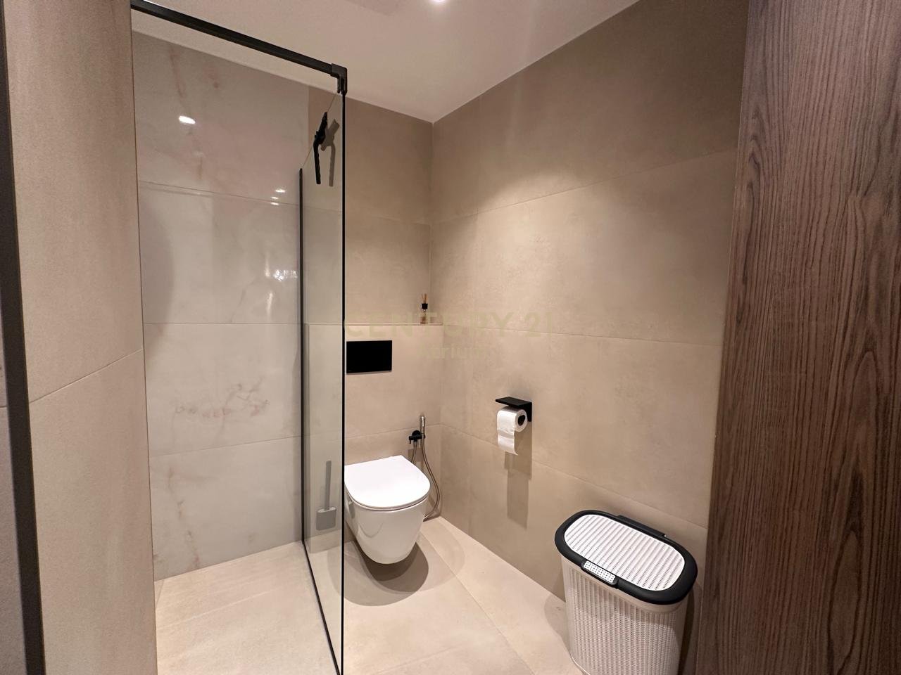 Apartament 1+1 Me Qira në Periferia Sarandë - 600€ | 70 m²