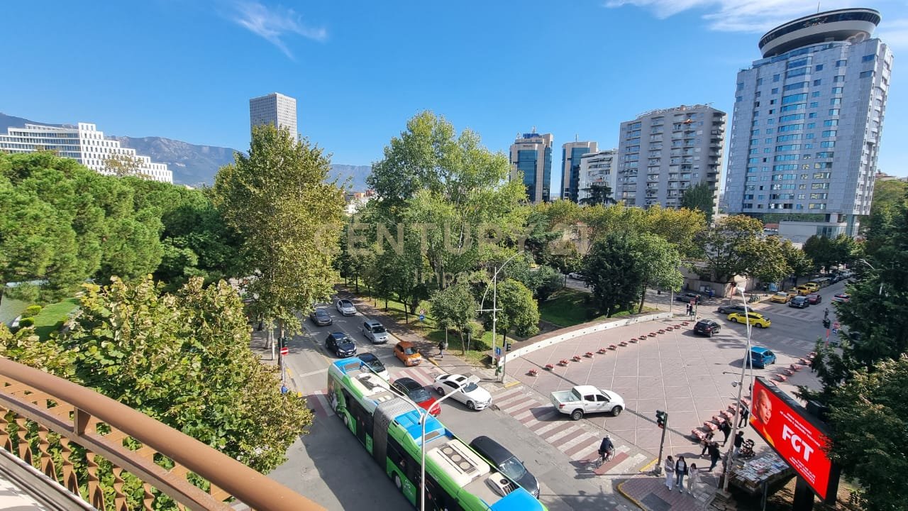 APARTAMENT 3+1 ME QIRA TEK SHALLVARET, TIRANË – 800 €/MUAJ
