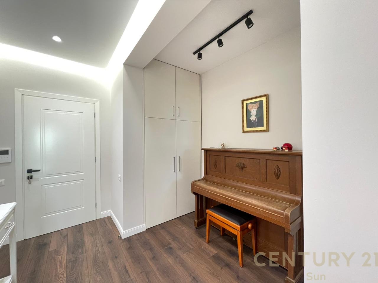 APARTAMENT 2+1 ME QIRA NE RRUGEN E DURRESIT!