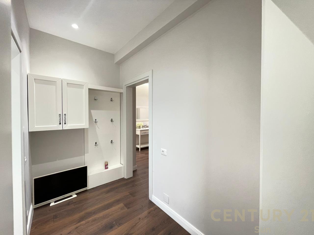 APARTAMENT 2+1 ME QIRA NE RRUGEN E DURRESIT!