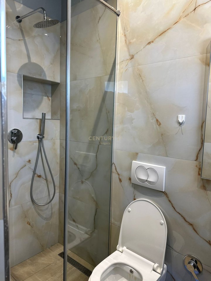 Hotel Lluksoz con 5 Camere e Piscina a Vaqarr – In Affitto