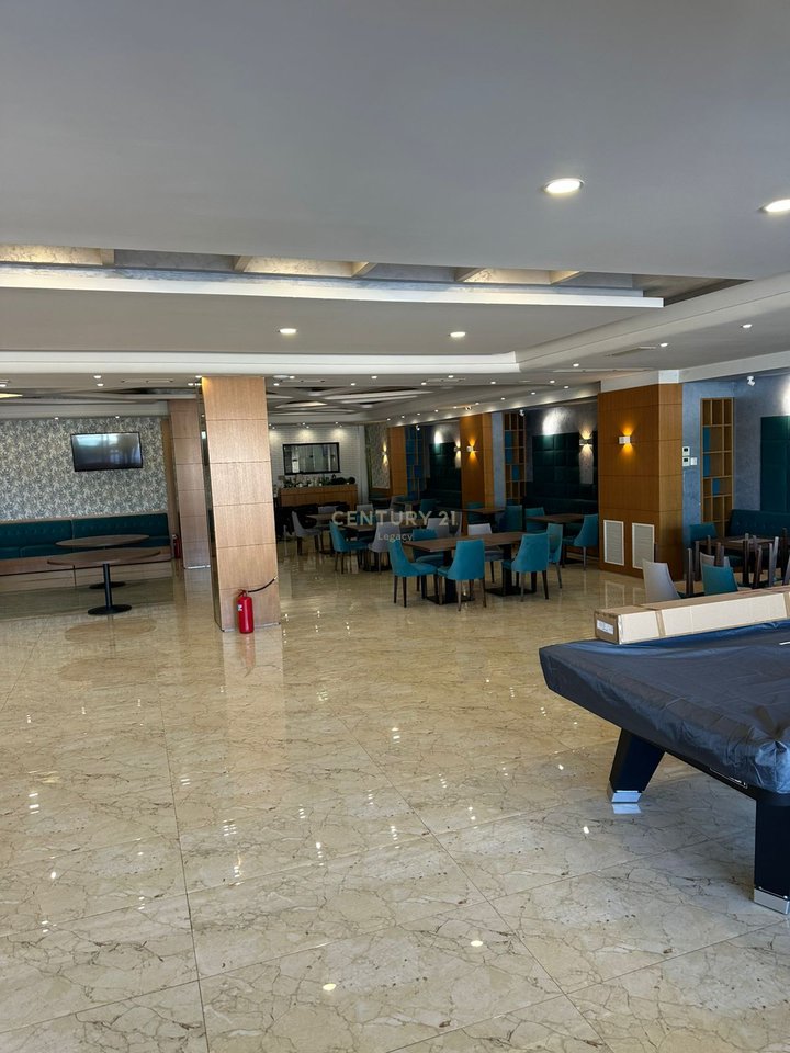 Hotel Lluksoz con 5 Camere e Piscina a Vaqarr – In Affitto