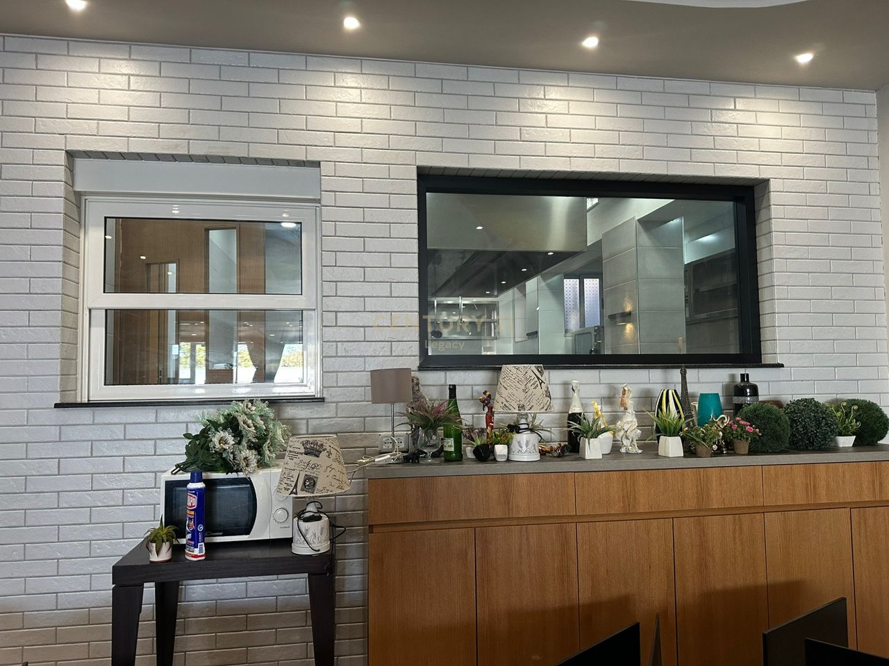 Hotel Lluksoz con 5 Camere e Piscina a Vaqarr – In Affitto