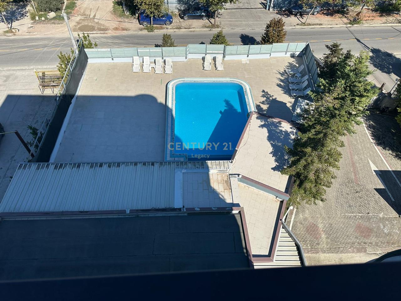 Hotel Lluksoz con 5 Camere e Piscina a Vaqarr – In Affitto