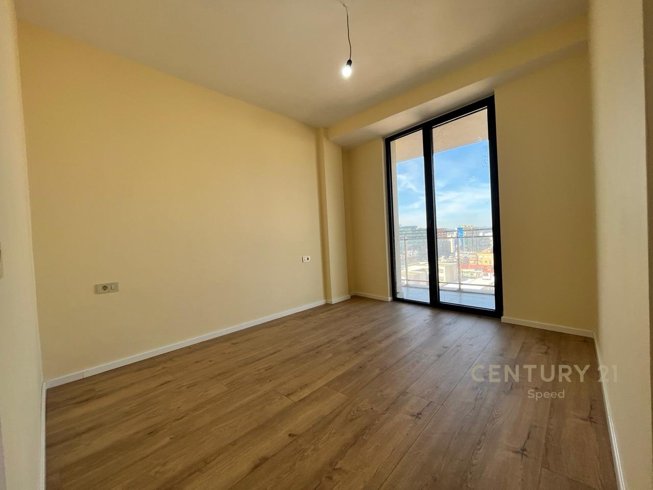 Apartament 2+1 me qira për zyra ne Rrugen Mine Peza!!
