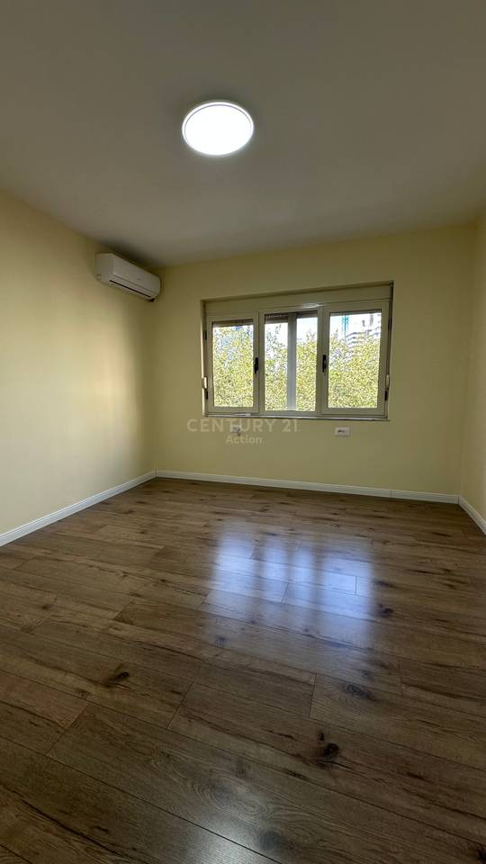 Office apartment for rent in Toptani!