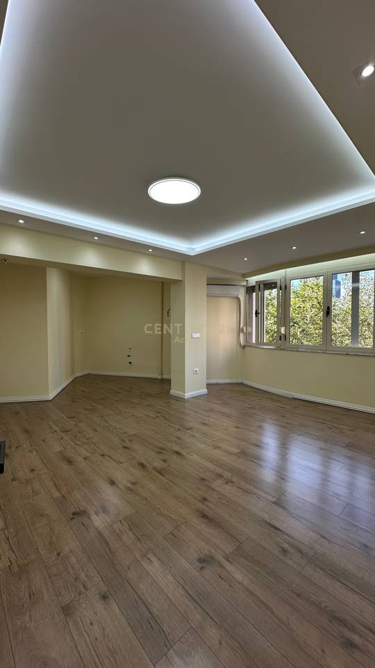 Office apartment for rent in Toptani!