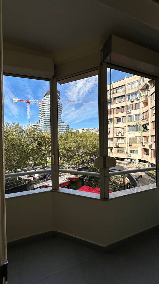 Office apartment for rent in Toptani!