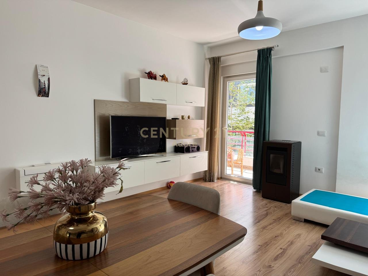 FOR RENT APARTMENT 2+1+2 PARKING SPOTS, NEAR THE DRY LAKE