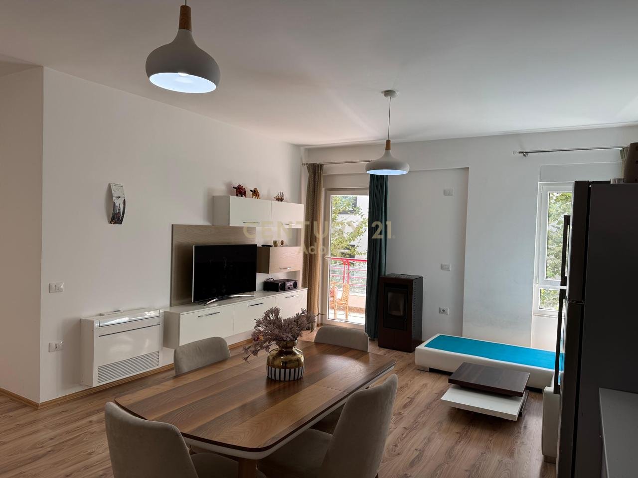 FOR RENT APARTMENT 2+1+2 PARKING SPOTS, NEAR THE DRY LAKE