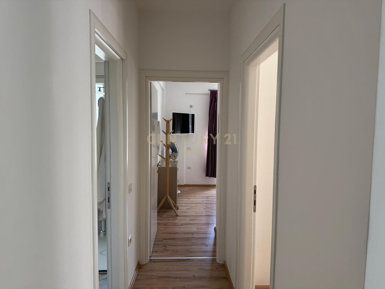 FOR RENT APARTMENT 2+1+2 PARKING SPOTS, NEAR THE DRY LAKE
