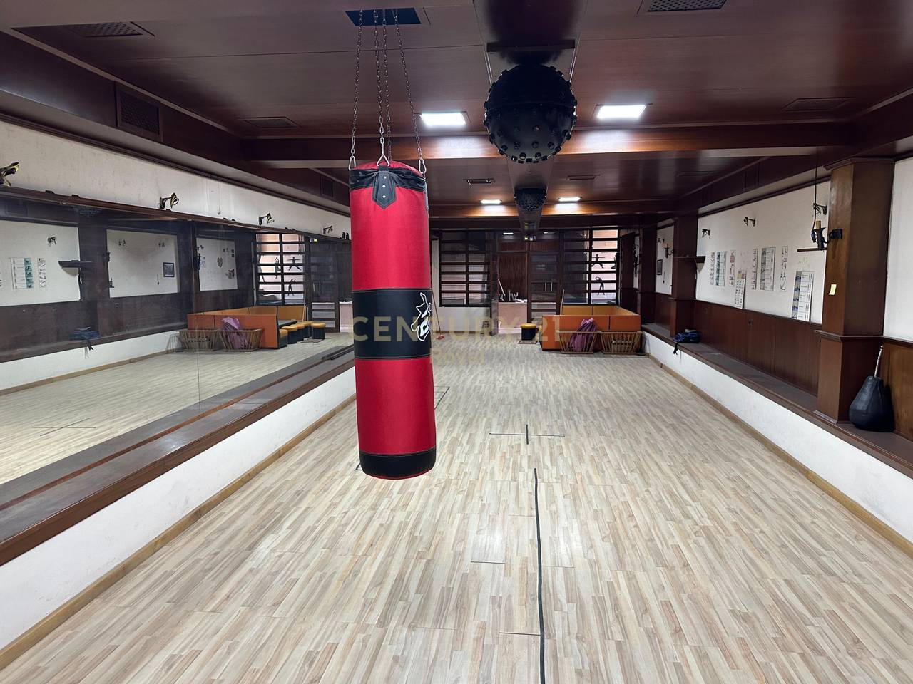 LOCALE COMMERCIALE IN AFFITTO VICINO ALLA SCUOLA BAJRAM CURRI