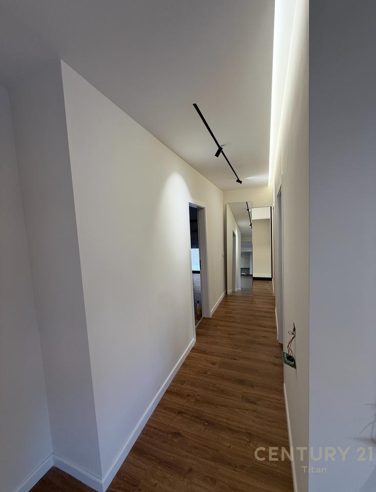 3+1+2 Apartment + Large Veranda at the Extension of Kodra e Diellit 2