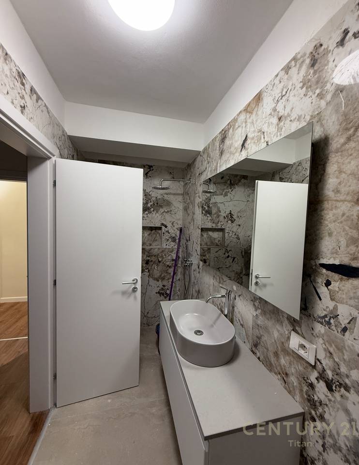 3+1+2 Apartment + Large Veranda at the Extension of Kodra e Diellit 2