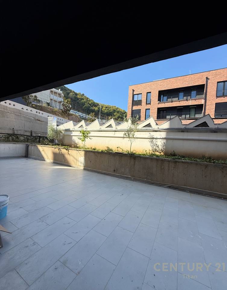 3+1+2 Apartment + Large Veranda at the Extension of Kodra e Diellit 2