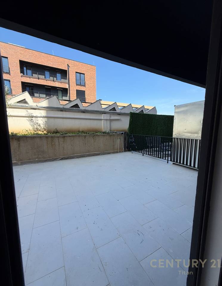 3+1+2 Apartment + Large Veranda at the Extension of Kodra e Diellit 2