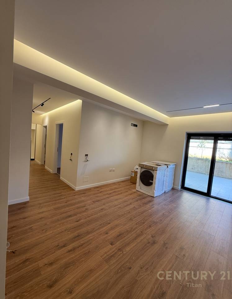 3+1+2 Apartment + Large Veranda at the Extension of Kodra e Diellit 2