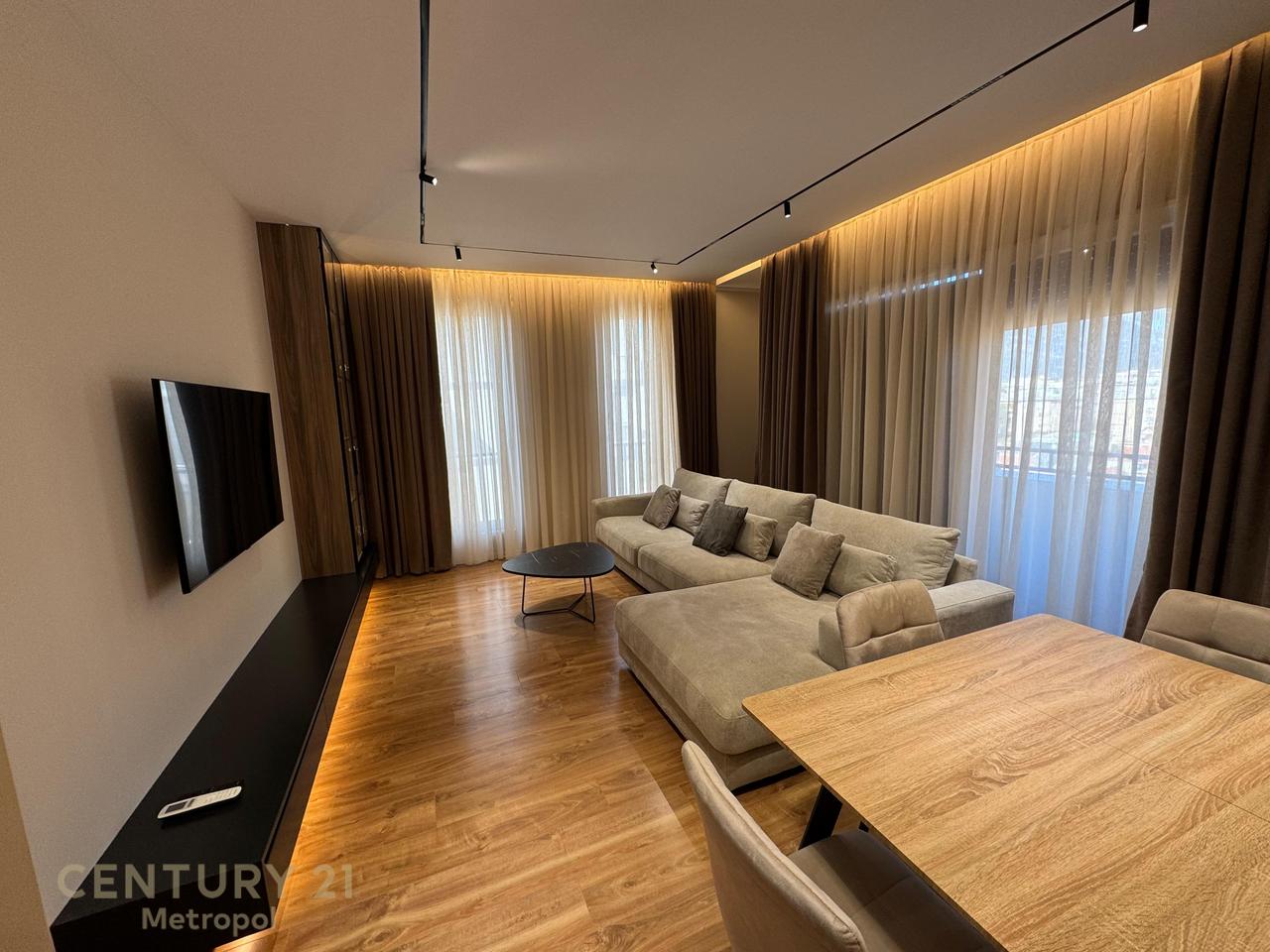 APARTAMENT LUKSOZ 2+1+2 PER QIRA, SHKOLLA E KUQE!