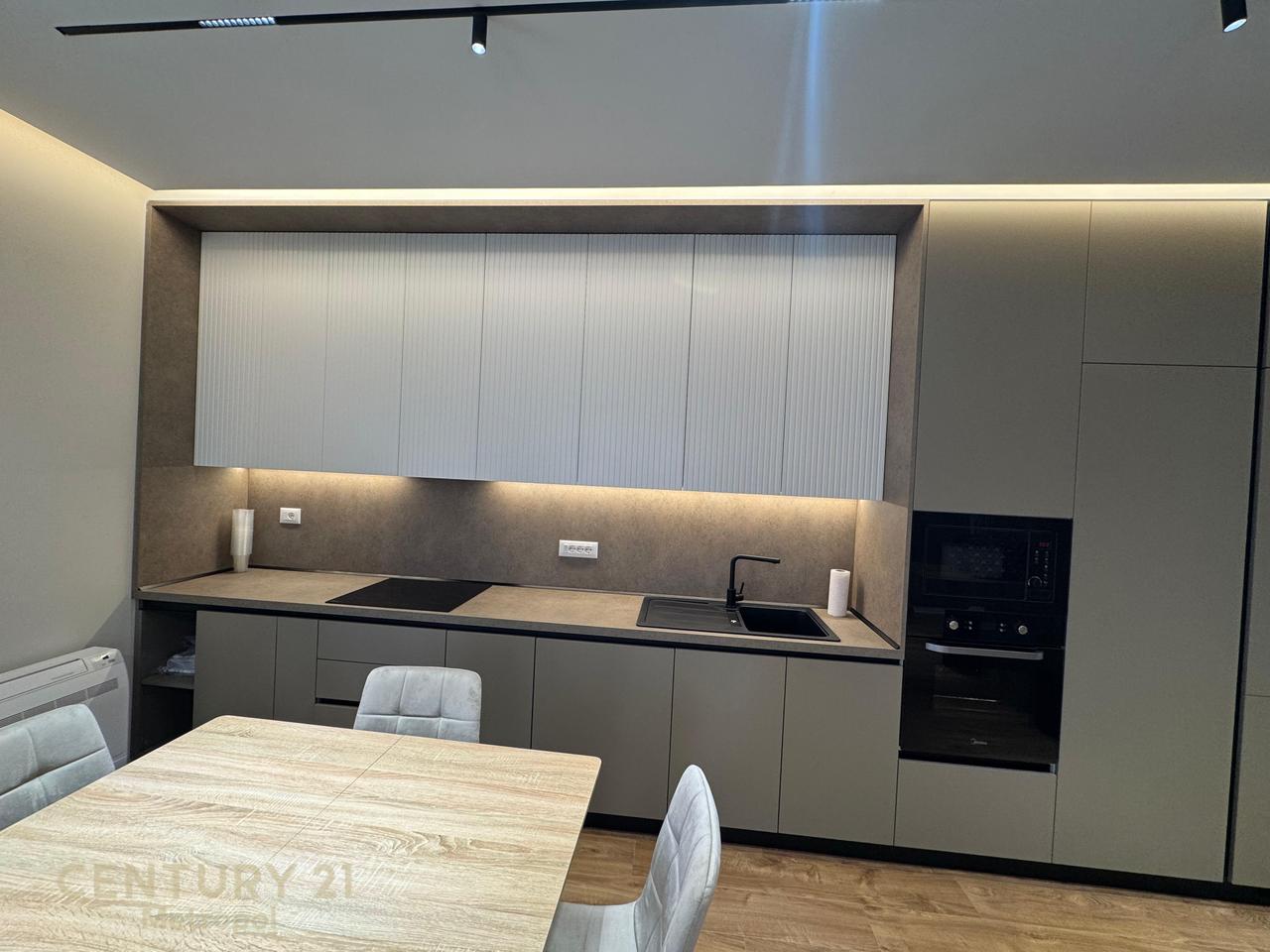 APARTAMENT LUKSOZ 2+1+2 PER QIRA, SHKOLLA E KUQE!
