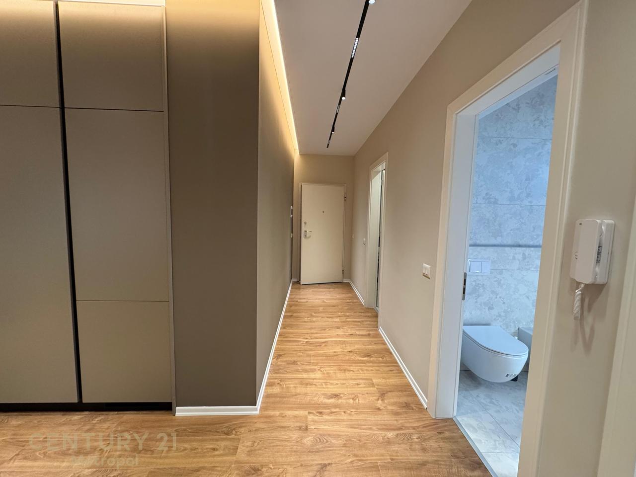APARTAMENT LUKSOZ 2+1+2 PER QIRA, SHKOLLA E KUQE!
