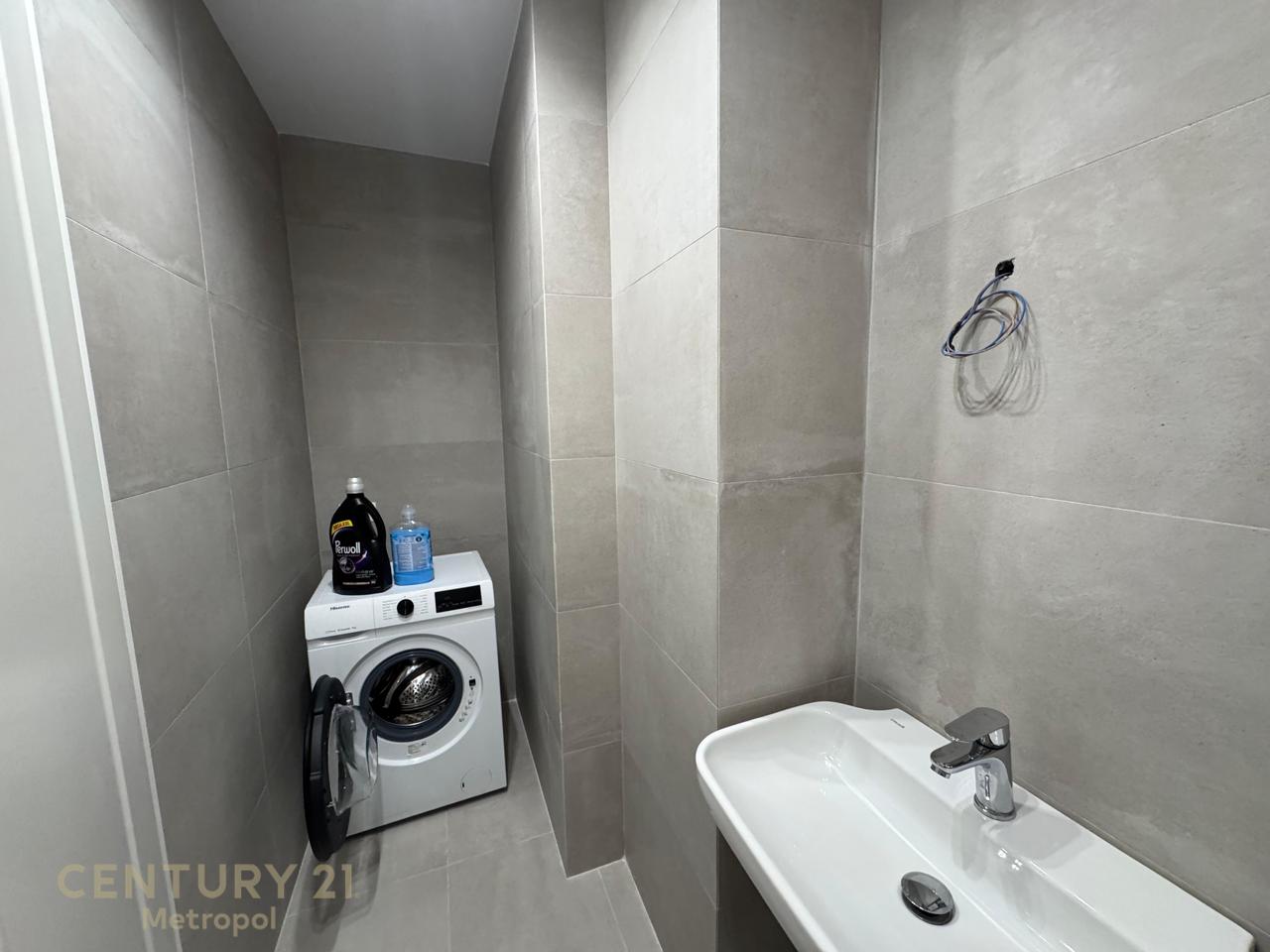 APARTAMENT LUKSOZ 2+1+2 PER QIRA, SHKOLLA E KUQE!