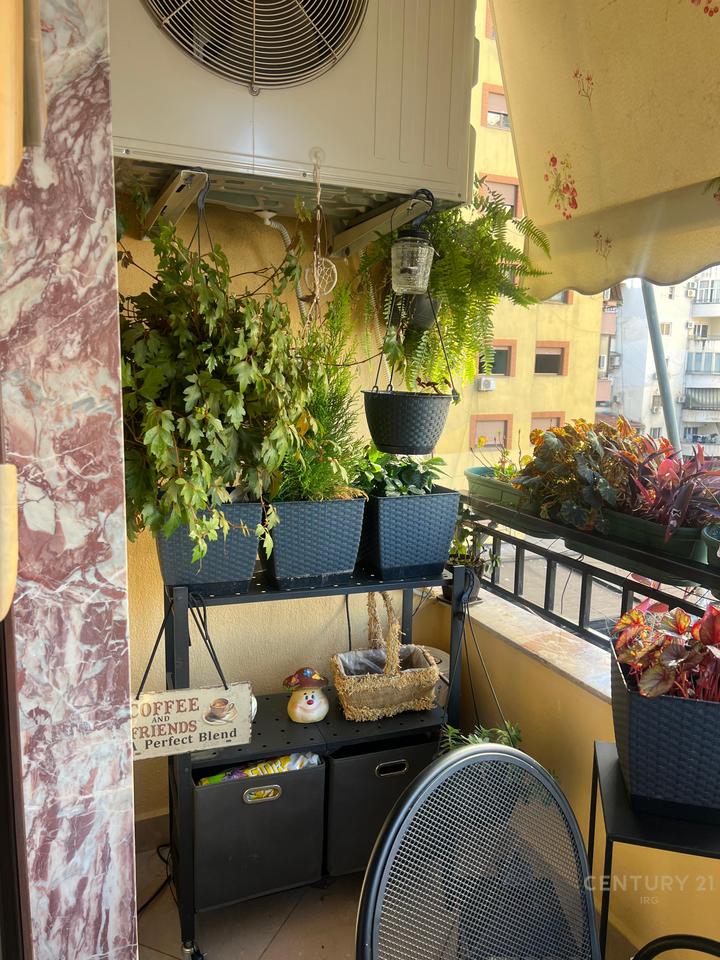 Apartament 2+1+2 per qera tek Komuna e Parisit!
