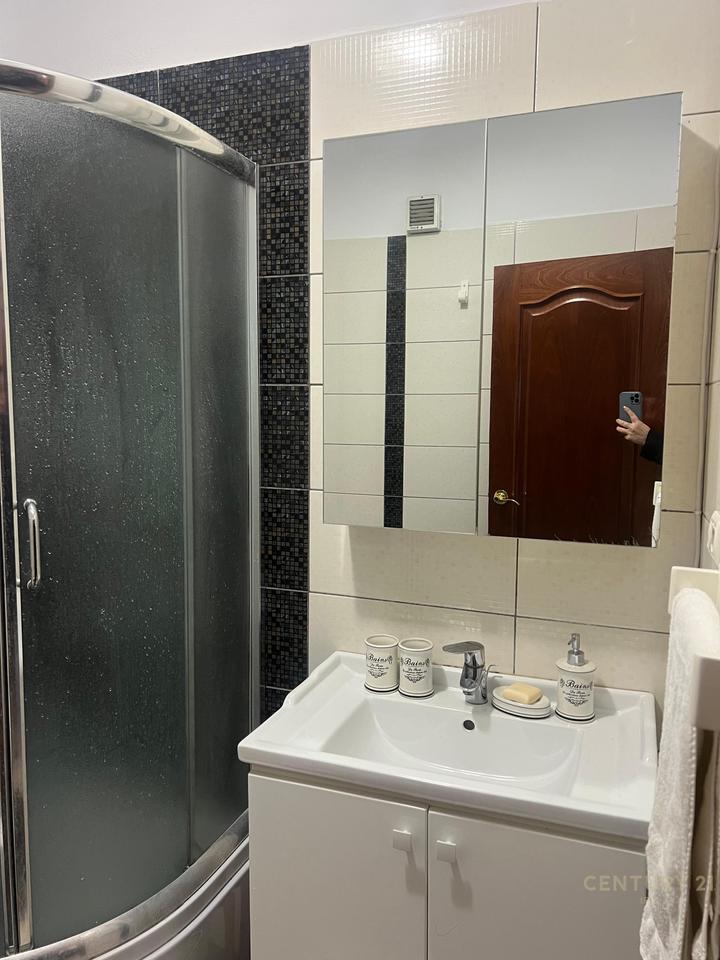 Apartament 2+1+2 per qera tek Komuna e Parisit!