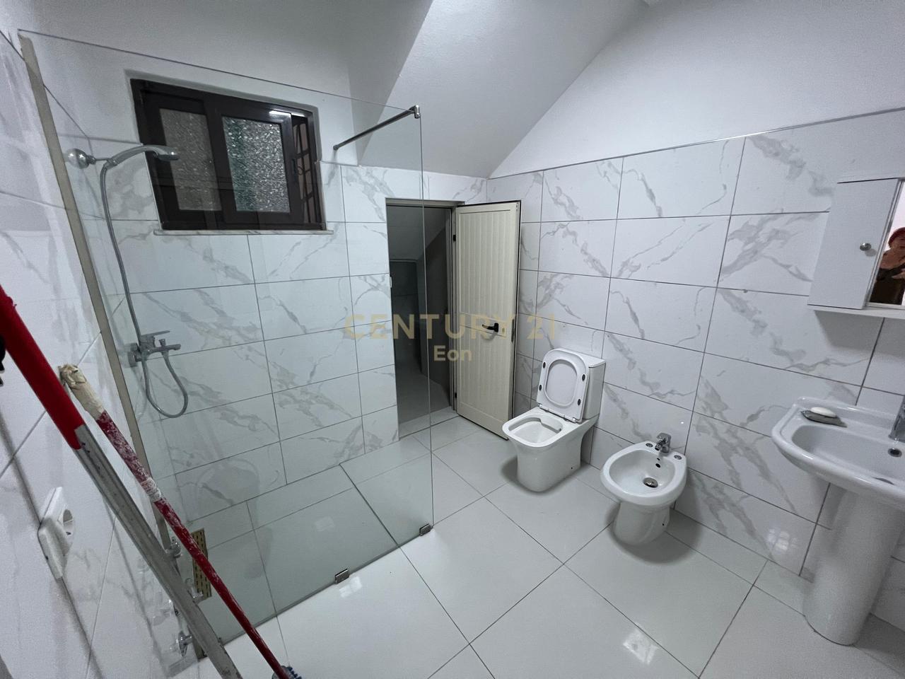 Ambient Me Qira në Durrës !