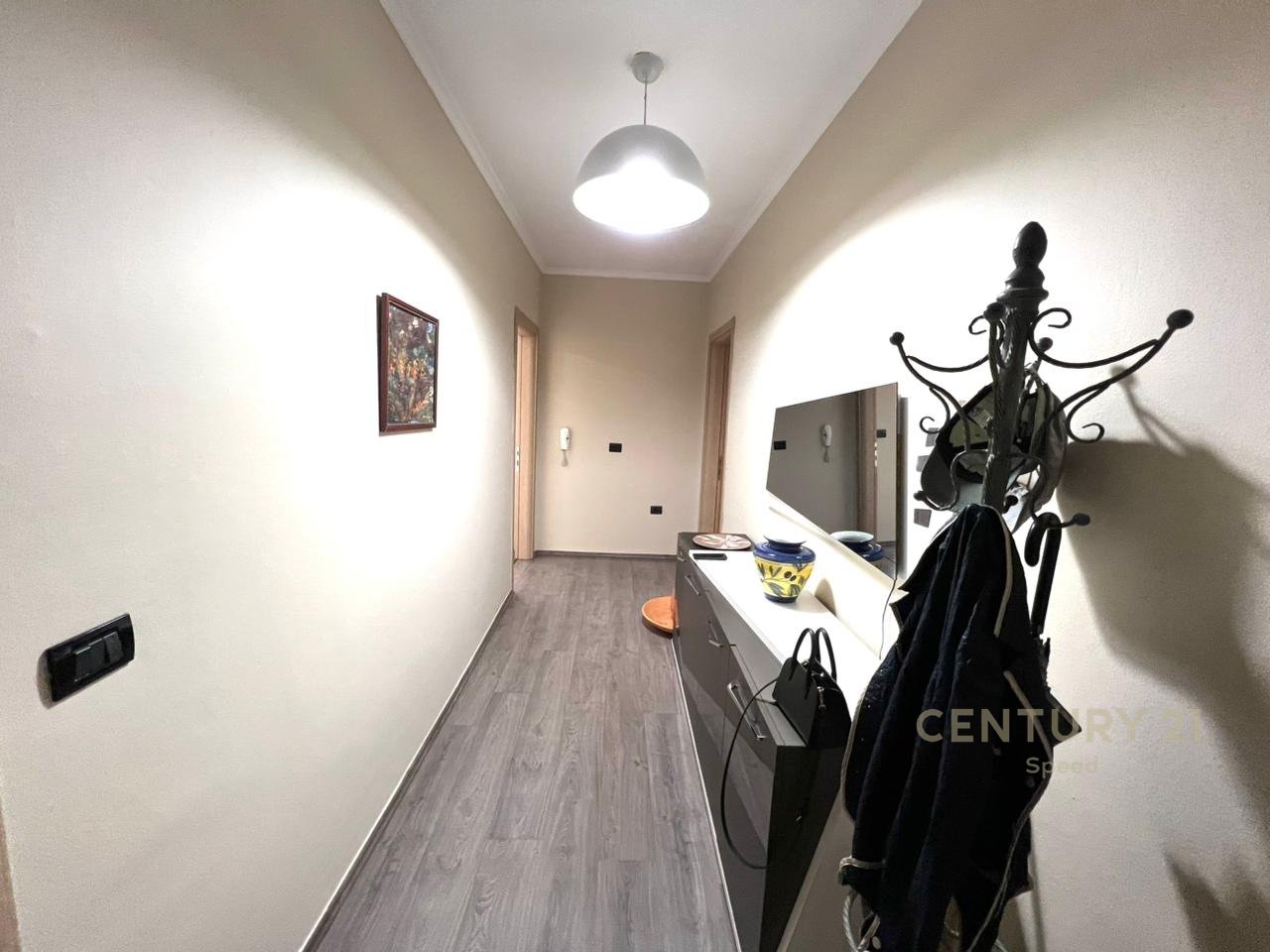 Ofrojme apartamet 3+1 me qira tek Hipoteka!