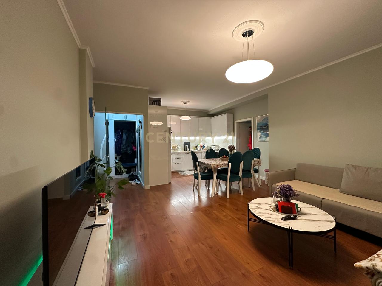 APARTAMENT 2+1+2 TUALETE + 2 BALLKONE PER QIRA!