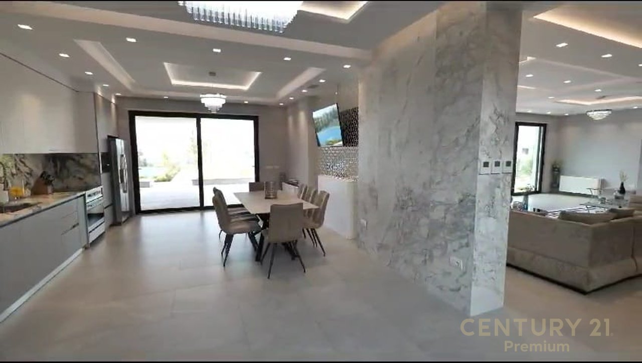 Villa di lusso su 3 piani, Lago Paskuqan!!