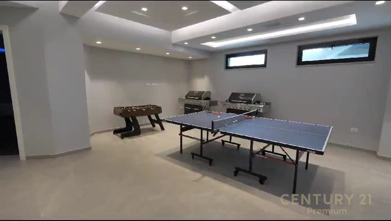 Villa di lusso su 3 piani, Lago Paskuqan!!