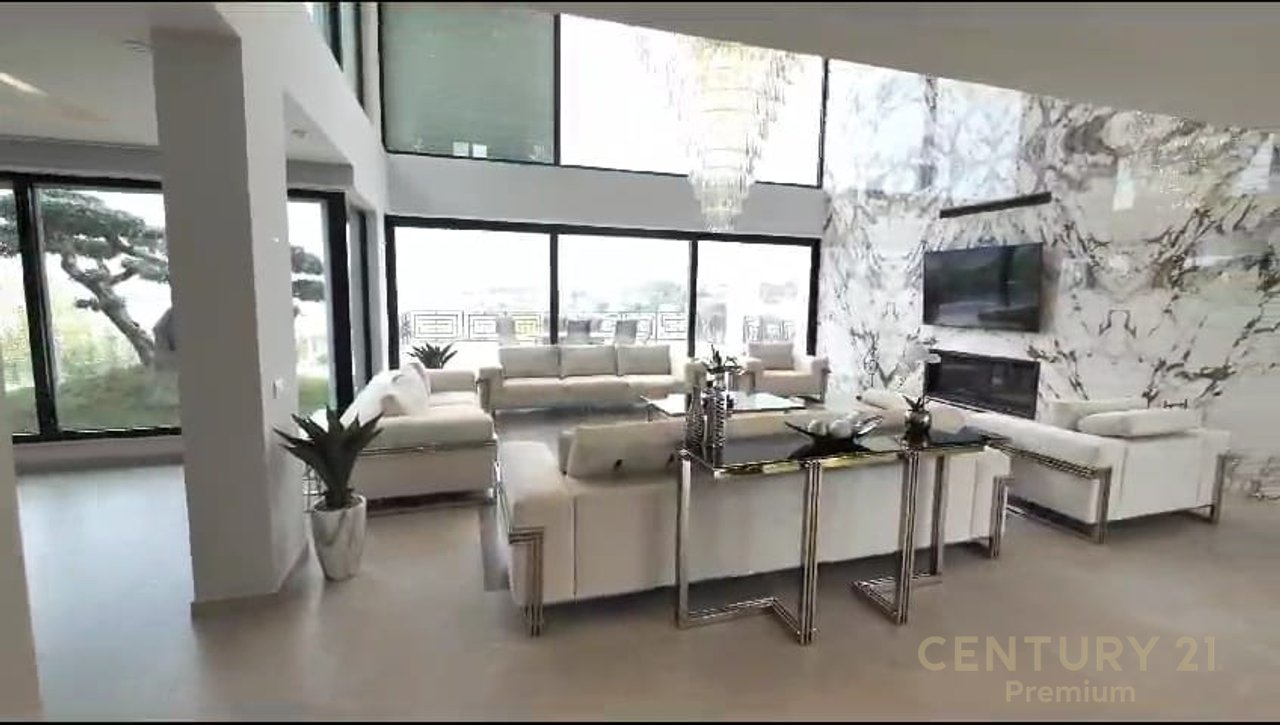 Villa di lusso su 3 piani, Lago Paskuqan!!