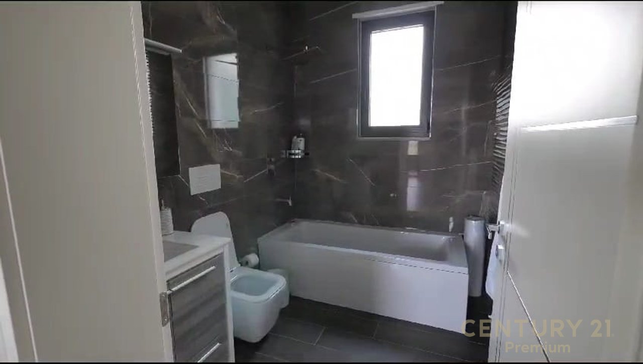 Villa di lusso su 3 piani, Lago Paskuqan!!