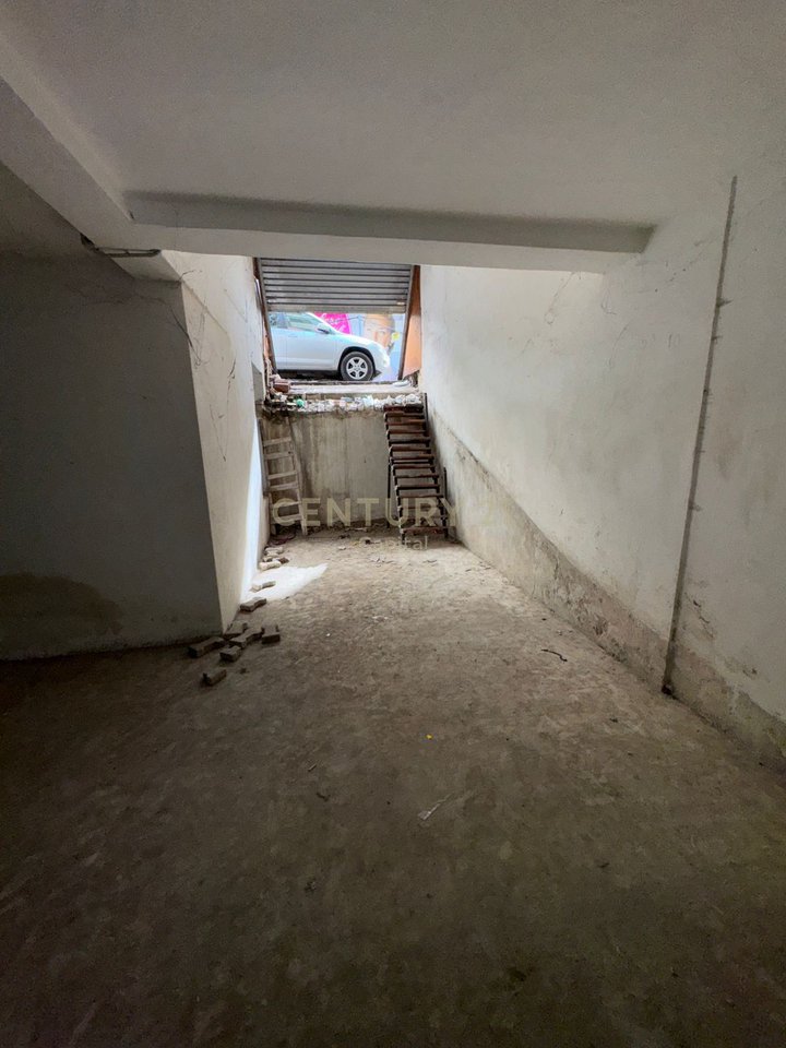 Multifunctional space for sale in Çajupi